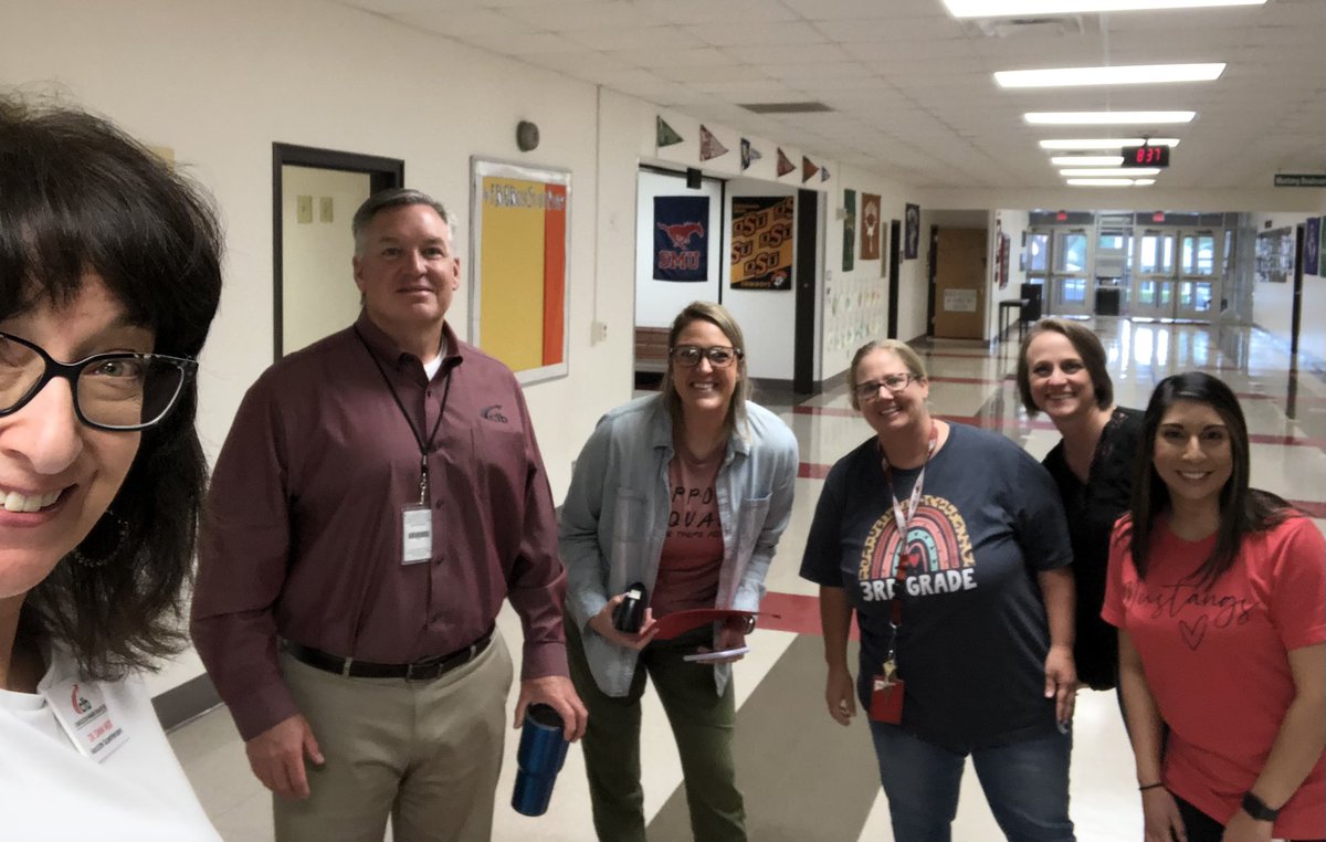 drdanawest's tweet photo. The best way to start a Friday!! @FBEMustangs @BrownShanah @DrChapmanCFBISD #RockingPLC #Name&amp;Need https://t.co/Br5d1lIuIk