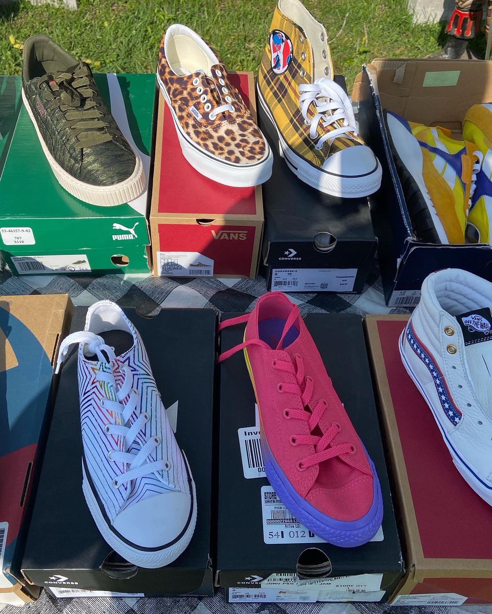 606PLUS's tweet photo. ‼️🎯💯‼️ Yard Sale! 72 Oak Street, Stanton Ky 40380! Up past Save A Lot! Shoes, slides, toys, shirts, jerseys, etc. ‼️💯🎯‼️ https://t.co/DQpobOozRL