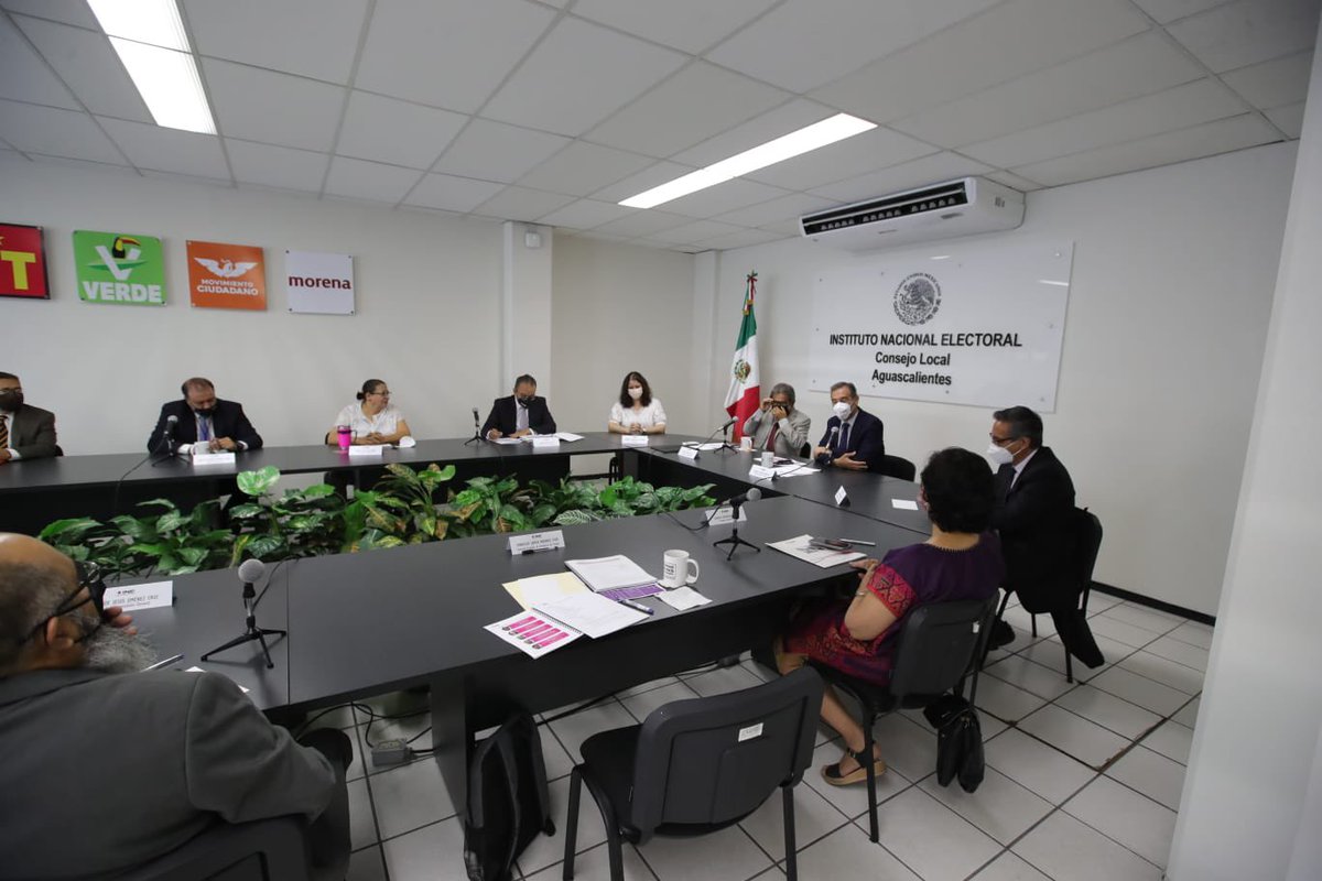 lorenzocordovav's tweet photo. El día de hoy visito Aguascalientes, para reunirme con la estructura del @INEMexico en la entidad y participar en la firma del Acuerdo de Integridad Electoral de cara a los comicios del próximo 5 de junio que, nuevamente, será una jornada ejemplar. https://t.co/LRRNE8Pjeg