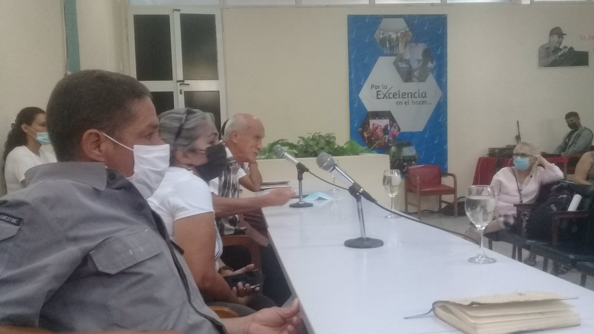 mca_mariano's tweet photo. 10 facultades, 10 encuentros, 10 bienvenidas. 
Con #FACONS cierran los intercambios con estudiantes de 1er año de la @uc_camaguey 
El 1ro de muchos encuentros en el curso académico #SomosUCCuba #VamosConTodo https://t.co/K6s6IxHpUK