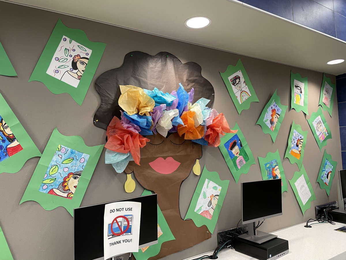 artsconnecthtx's tweet photo. Our team was thrilled to join @Mitchell_Elem yesterday for their Art and Poetry Night! It was so wonderful to see the joy as students explored the campus with their families. Shoutout to the amazing leadership, teachers, students and families! #ArtsInEdHTX https://t.co/TILeBNwm22