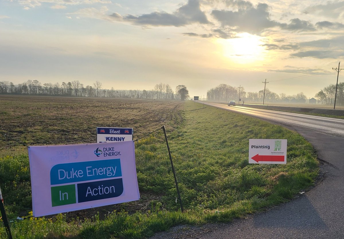 BruceCalloway's tweet photo. Getting ready for a great day of tree planting at Ravinia State Forest - a partnership btwn  @indiananrf &amp; @DukeEnergy #DukeEnergyInAction @DE_KenzieB @DE_AngelineP @GovHolcomb @FLJanetHolcomb #WeAreDE @INdnrnews @INDNRstateparks https://t.co/BU10BZtEze