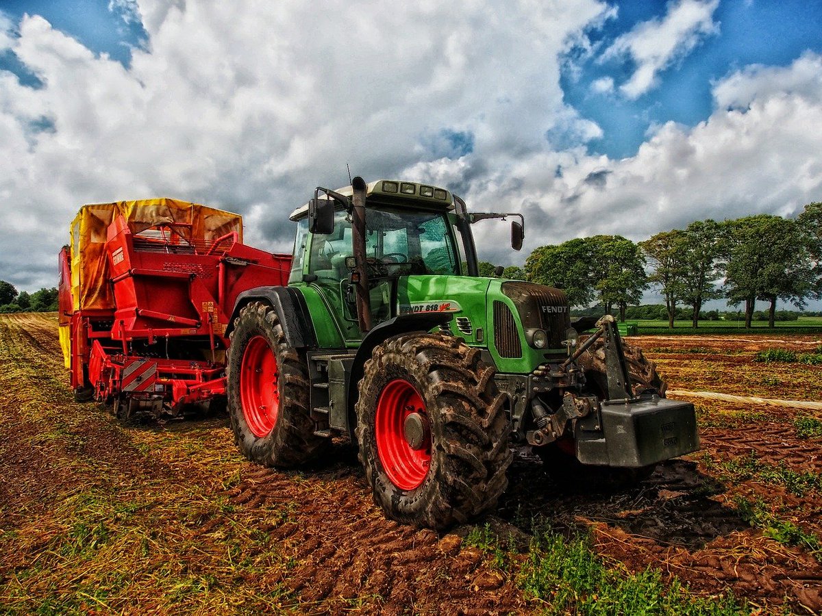 Et vous, quel est votre avis? Trouvez vous suffisante la gestion des subventions de l’agriculture respectueuse de l'environnement et des investissements nécessaires à la transition agricole? Votre avis compte! ⬇️ bit.ly/3Oomwjo #PeupleDeGauche #debatmacronlepen