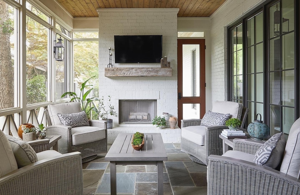 Reclaimed timber and lush green views. What better way to start a Friday morning? ⁠
This Birmingham home designed by @crystalwtucker constructed @twinconstruction gives you the ultimate indoor/outdoor experience. The reclaimed wood accents are incredible! ⁠
⁠
#TwinInteriors:…