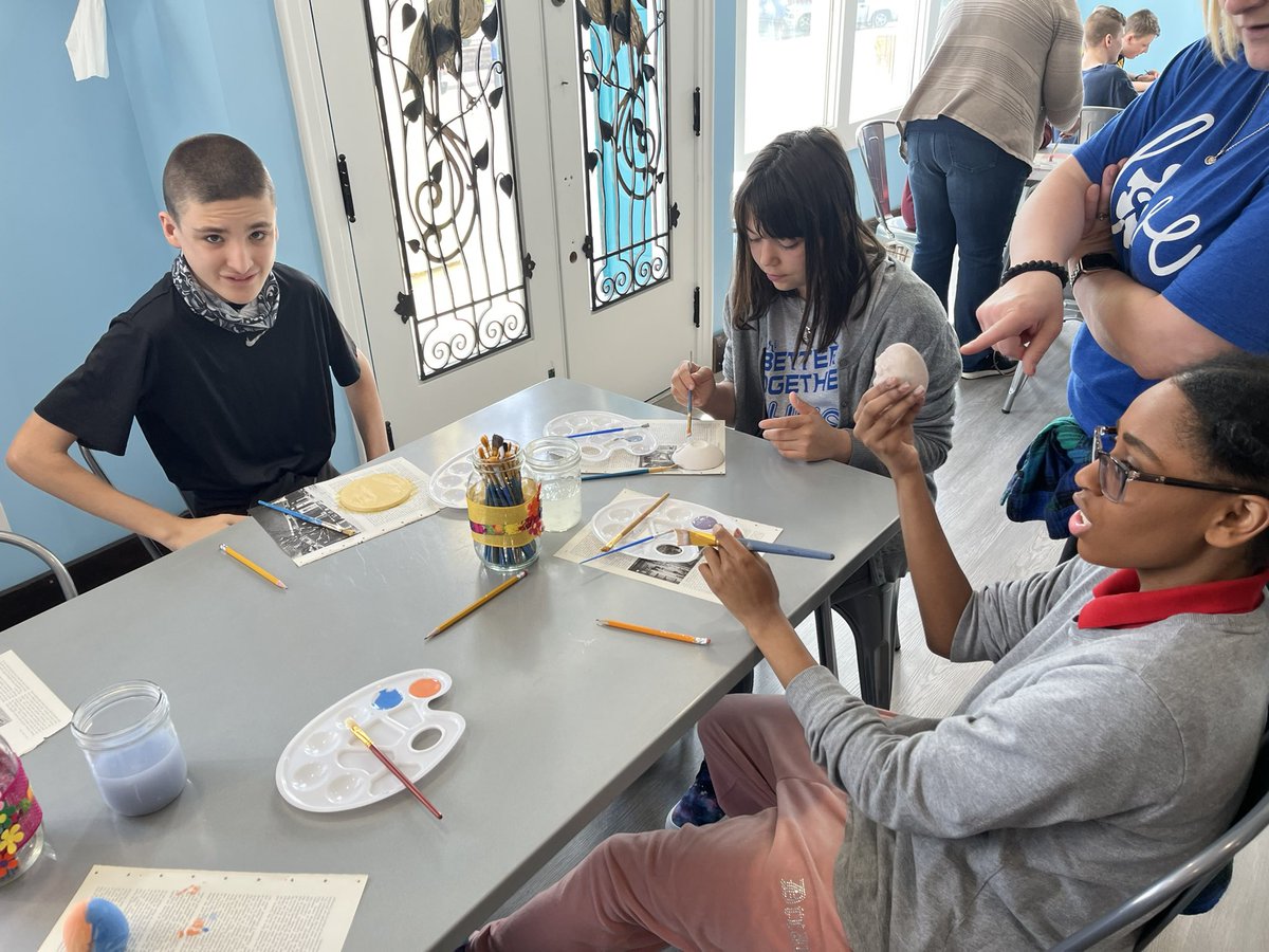 MissCox1501's tweet photo. Having a blast painting and supporting small business The Studio during this super block! #bigblueonthemove @Hamilton_SEPP @Hamilton_CSD @Hamilton_HHS https://t.co/fnHbDJhGKG