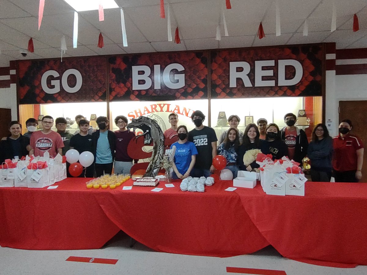 Ofigarza1's tweet photo. @shs_uil What a FABULOUS Sendoff! After 3 years thanks to COVID here we are...on our way to Regionals! Thank you Lori, Valerie Montemayor &amp; all Admin, Faculty, and Staff for your tremendous support for our UIL Program! We WILL Strike First and Strike Fast! ❤️🐍❤️ https://t.co/oyntkvqs2I
