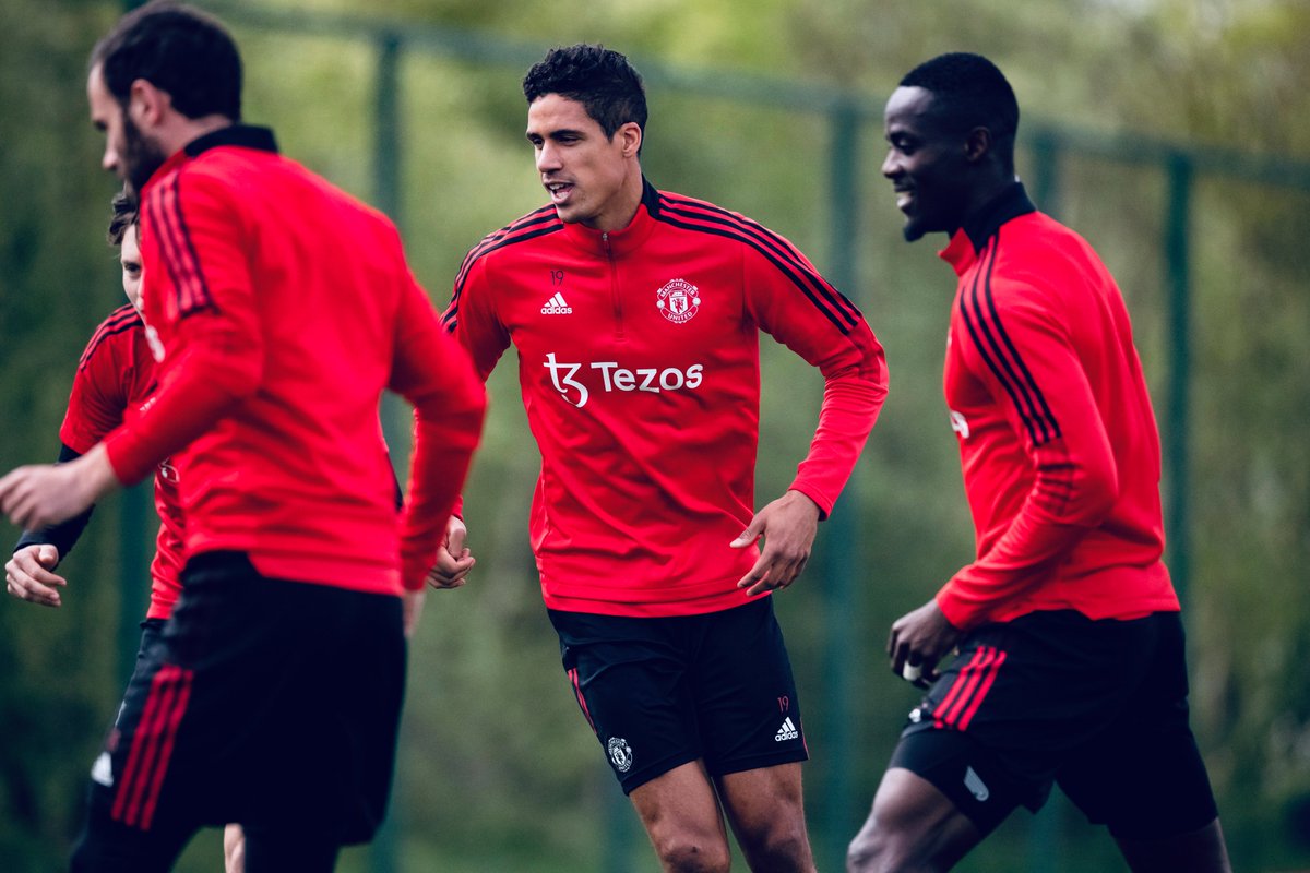 ManUtd's tweet photo. Last workout at Carrington ahead of #ARSMUN 🔜

#MUFC | #PL https://t.co/eukCj6mZSL