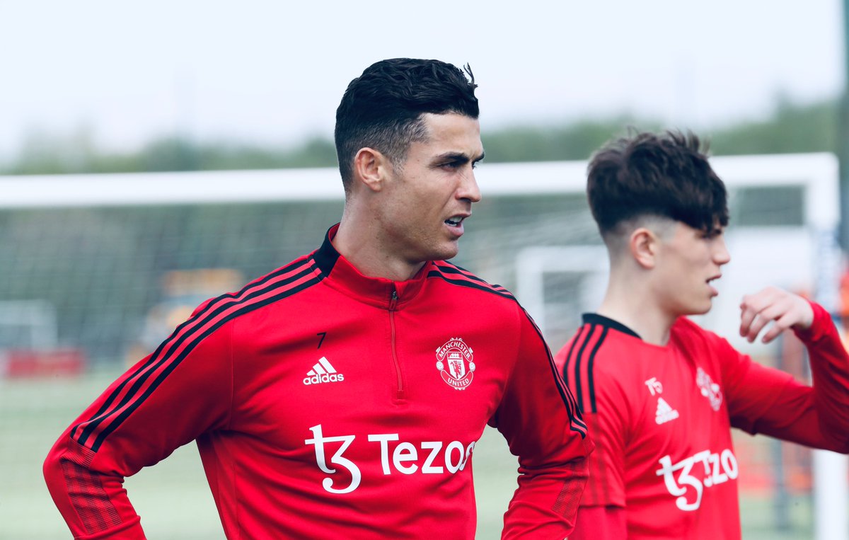 ManUtd's tweet photo. Last workout at Carrington ahead of #ARSMUN 🔜

#MUFC | #PL https://t.co/eukCj6mZSL