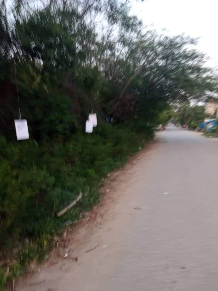 kayaprilnyein1's tweet photo. Mandalay youths hunged the Anti-military paper boards by tying cable ropes on the roadside of Mandalay.

#GenocideAwarenessMonth
#GenocidalMilitary #2022Apr22Coup
#WhatsHappeningInMyanmar https://t.co/e5BCiB6rGA