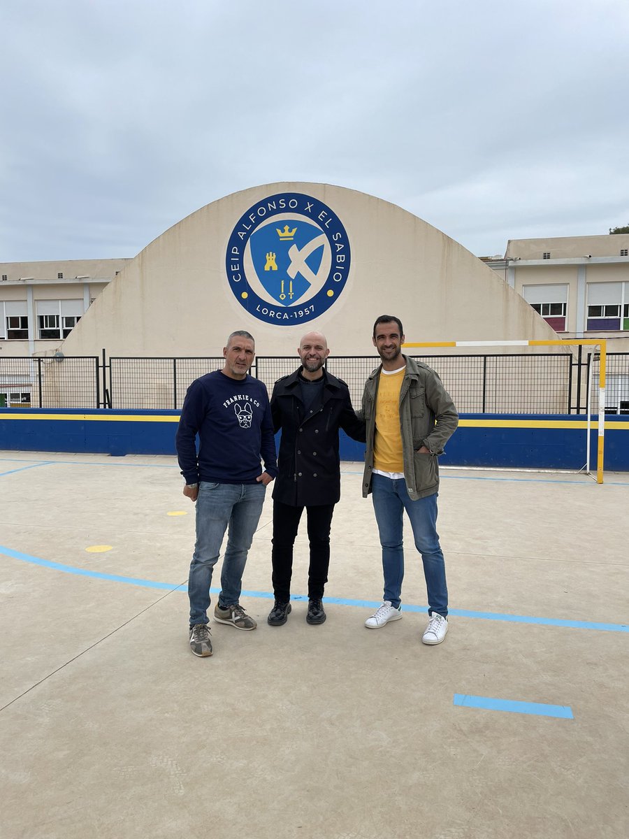 Fran_Selva's tweet photo. Está mañana he visitado a los compañeros/as del CEIP Alfonso X El Sabio de Lorca (Murcia) a los que este curso he acompañado en los primeros pasos de su proceso de transformación educativa. Enhorabuena por el trabajo realizado y los buenos resultados conseguidos!!👏🏻👏🏻 https://t.co/n1MoivMsHM