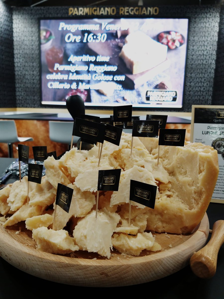 mindthepop's tweet photo. Mind the #Appetizer!😋
A @identitagolose scatta l'Apertivo Time, in cui @theonlyparmesan celebra l'evento con @GinCillazzi!🍸 https://t.co/vwTsacD1UY