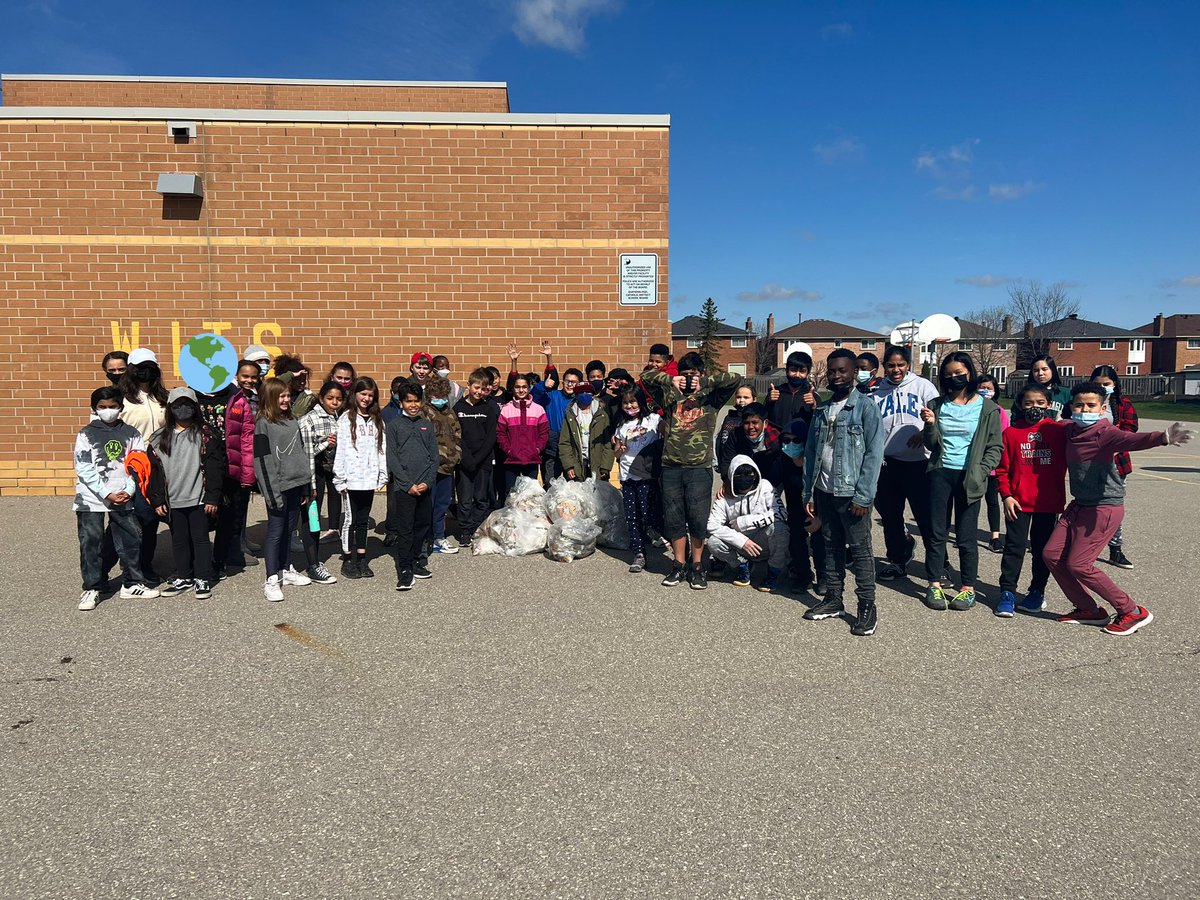 MrsAzizsClass1's tweet photo. School clean up! #EarthDay2022 https://t.co/iSL4J4qiGe
