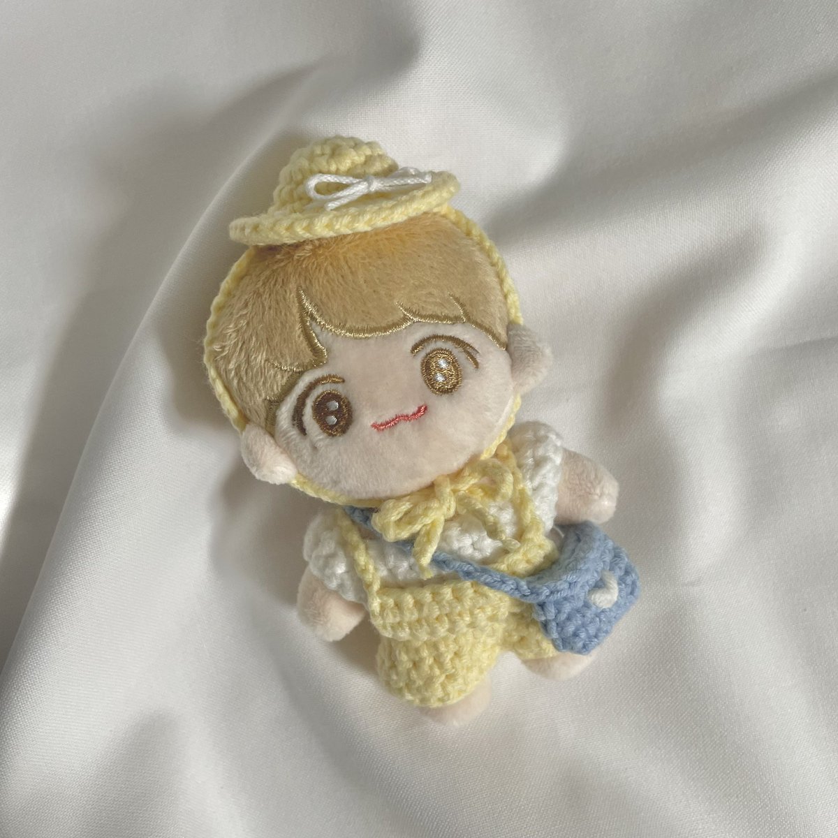 mu_ni_i's tweet photo. #RT 이벤트
제노 생일을 맞아 작은 이벤트를 준비했어요! rt 추첨 한 분께 사진 속 뜨개옷 세트를 보내드려요! 
모자, 멜빵, 가방 세트입니다! 10cm인형 ���준으로 제작되었어요 많은 참여 부탁드립니다💛 

#제노의_멋진_스물셋_꿈꾸느라_밤새 
#OurBirthdayBoy_JenoDay https://t.co/e2SND9nSgo