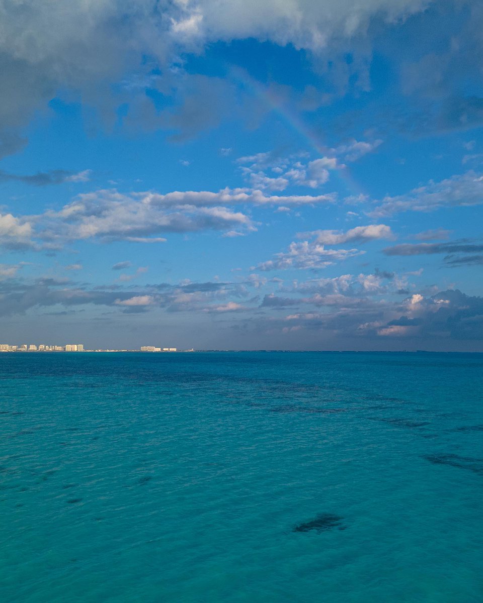 CancunCVB's tweet photo. Today is #InternationalMotherEarthDay and we’re celebrating with these captivating views of #PuntaCancun captured by @PptoTravel. 🌎 💙
Their beauty reminds us of nature's bounty. 𝗛𝗲𝗹𝗽 𝘂𝘀 𝗽𝗿𝗲𝘀𝗲𝗿𝘃𝗲 𝗶𝘁!
🌐: https://t.co/cyNhN7SP7M
#MexicanCaribbean https://t.co/rKStyg3uDh
