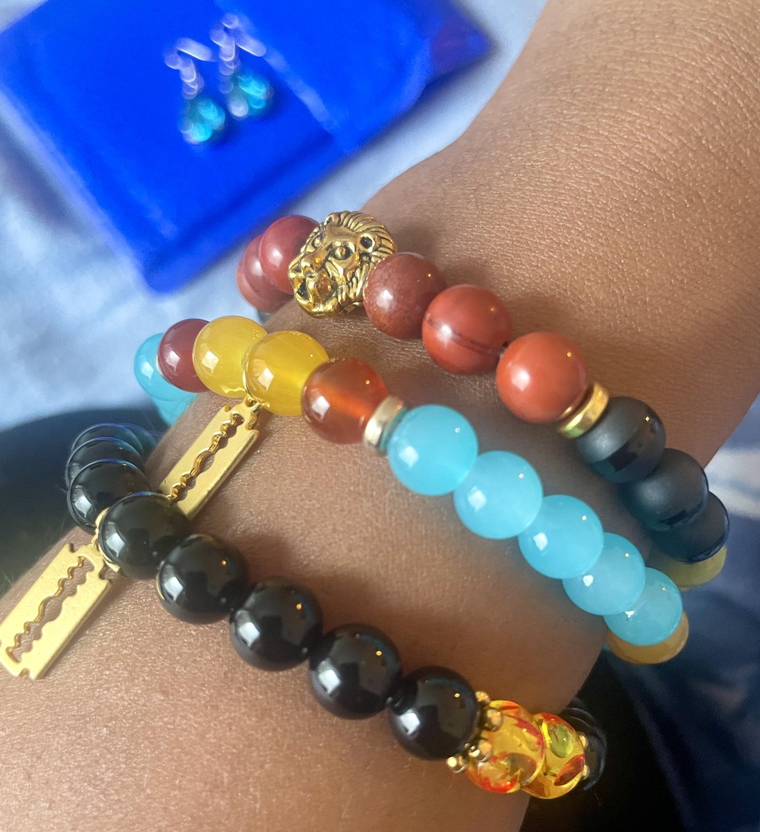_SuzetteV's tweet photo. Look what I got 🤗 Shop w/ @lola_bluu & support a small business 💎📿🛍 #RIPRazorRamon IG: @lovelywaistedadornments Thanks Girl! https://t.co/oD0wOPidzZ