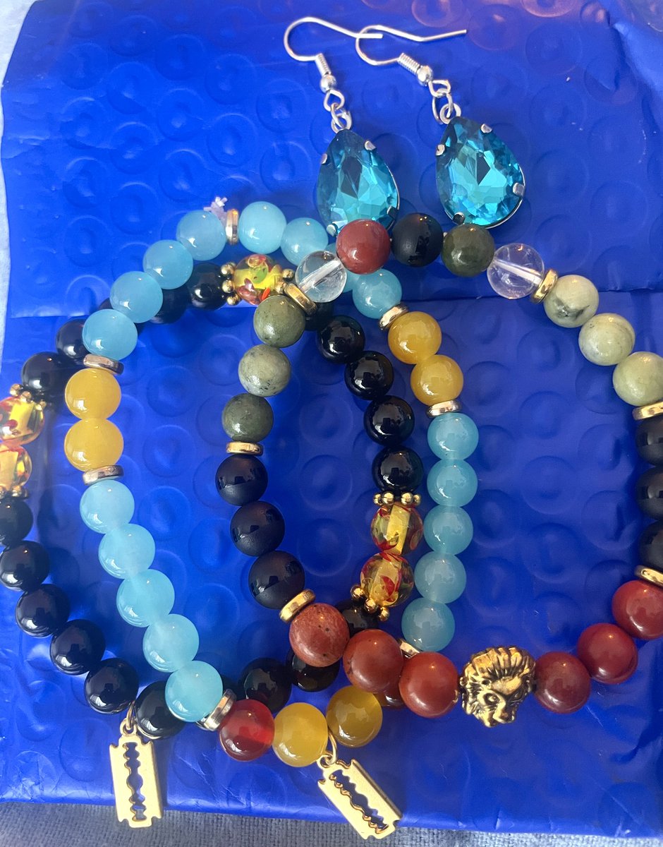 _SuzetteV's tweet photo. Look what I got 🤗 Shop w/ @lola_bluu & support a small business 💎📿🛍 #RIPRazorRamon IG: @lovelywaistedadornments Thanks Girl! https://t.co/oD0wOPidzZ