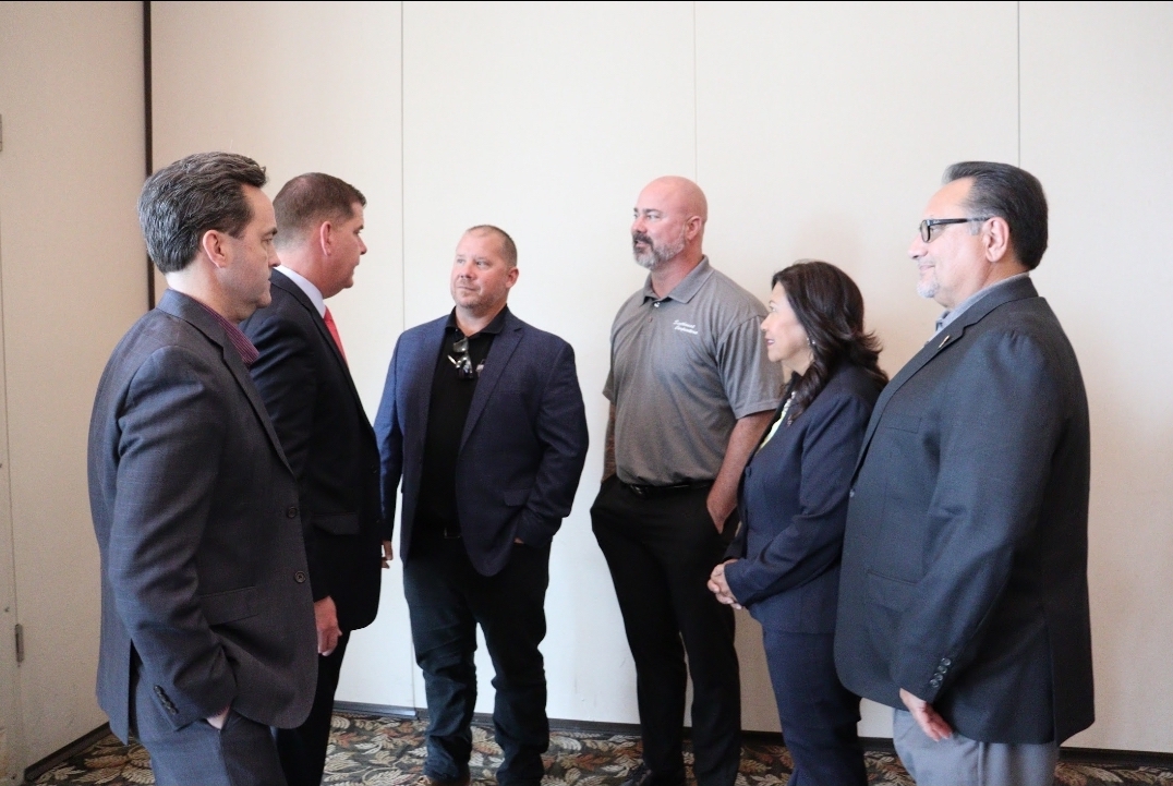 Yesterday, VP Sean Hartranft met with Secretary of Labor <a href="/SecMartyWalsh/">Secretary Marty Walsh</a> and Congresswoman <a href="/NormaJTorres/">Rep. Norma Torres</a>  at the Warehouse Workers Discussion in Fontana, California!

#SWCarpenters #SouthwestCarpenters #BuildBetter #Carpenters #UnionCarpenters
