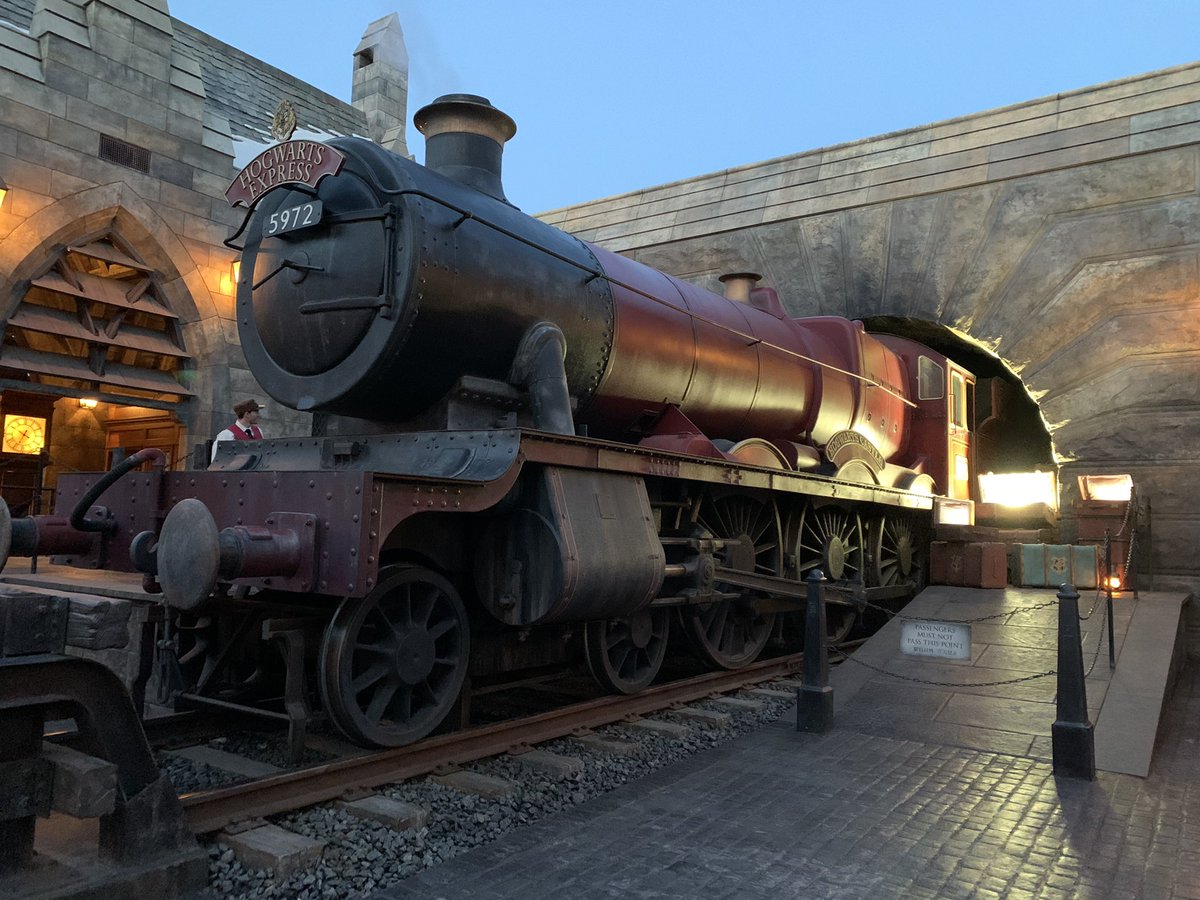 ElaineIshihara's tweet photo. Harry Potter !!!
#USJファン
#ユニバーサルスタジアムジャパン
#harrypotter
#magictrain https://t.co/1E4PLVPMUe