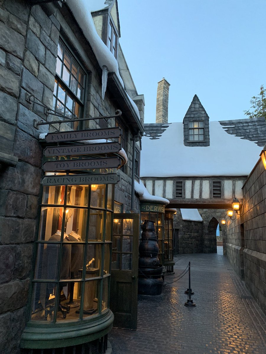 ElaineIshihara's tweet photo. Harry Potter !!!
#USJファン
#ユニバーサルスタジアムジャパン
#harrypotter
#magictrain https://t.co/1E4PLVPMUe