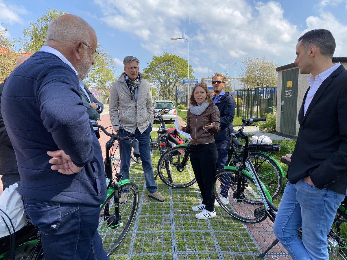 Vandaag met gedeputeerde <a href="/baljeuj/">Jeannette Baljeu</a> <a href="/zuid_holland/">Provincie Zuid-Holland</a>, wethouder Leen Snijders en college en ambtenaren <a href="/hhdelfland/">HH Delfland</a> op 💦 werkbezoek in <a href="/GemWestland/">Gemeente Westland</a> 
Uitgebreid kunnen spreken en sparren over uitdagingen en samenwerking rondom #waterkwaliteit #zwemwater #piekbuien #klimaat <a href="/rainlevelr/">Rainlevelr</a>