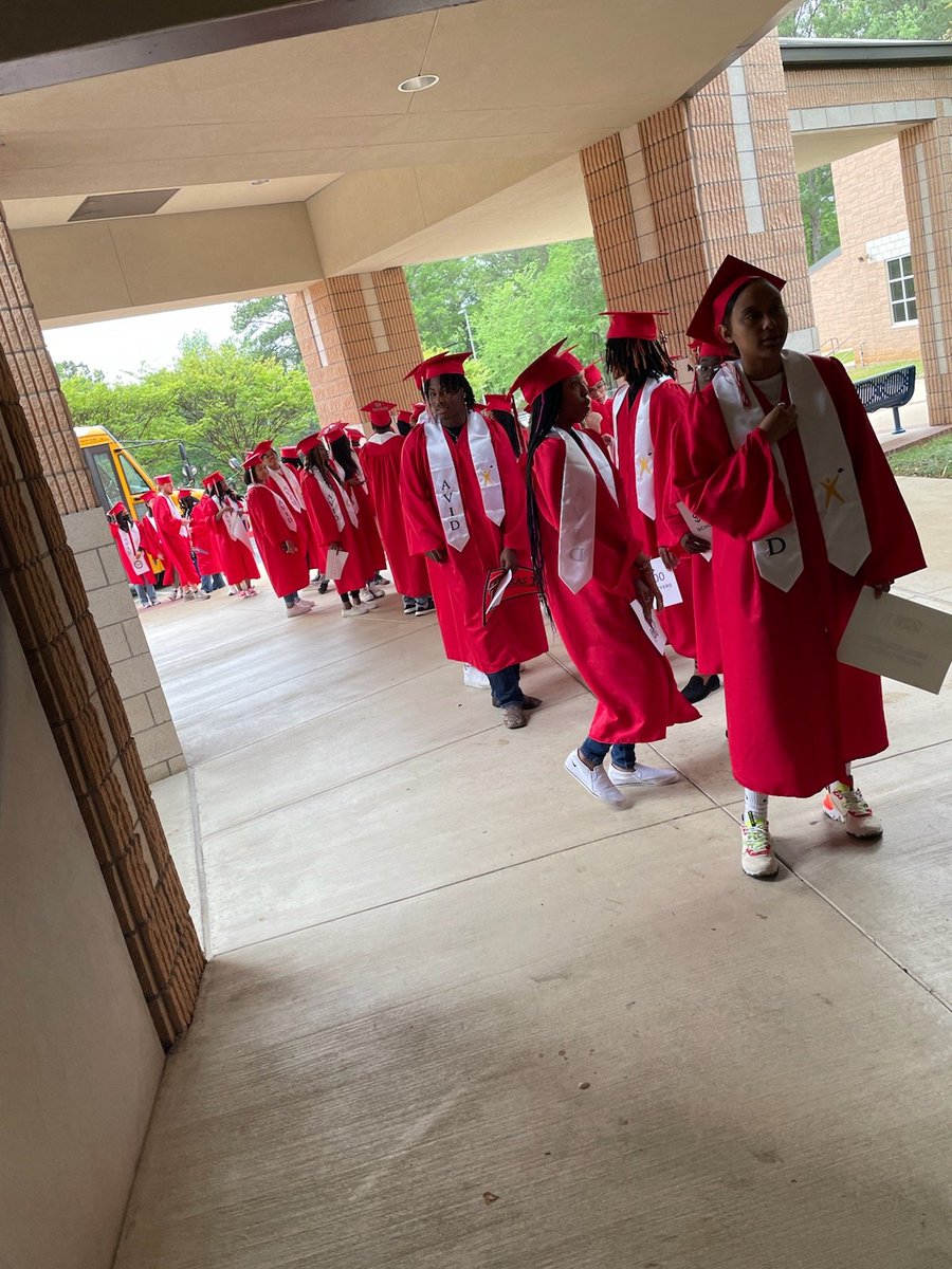 tylerisdAVID's tweet photo. @TLRedRaiders Grad Walk https://t.co/UNRbkpcqml