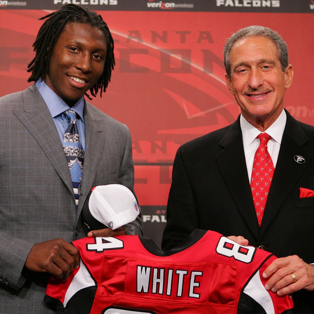 AtlantaFalcons's tweet photo. #OTD in 2005: We landed an all-timer in Roddy White‼️

@roddywhiteTV https://t.co/bcqWdEFvqn