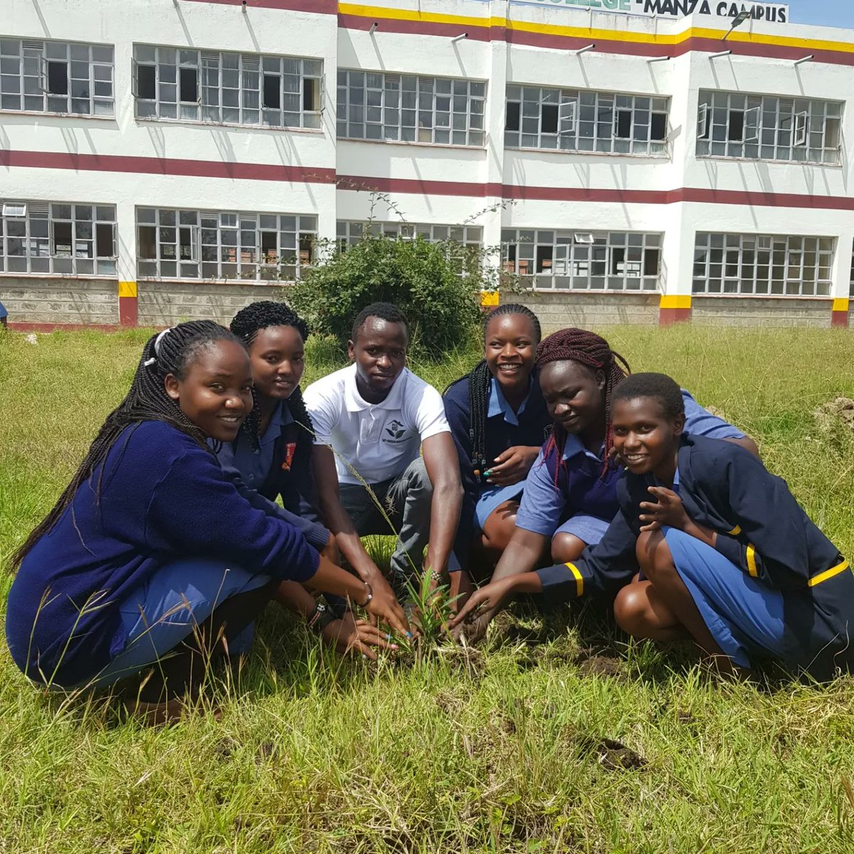 MyG_Institution's tweet photo. Today, #EarthDay2022 we  joined the staff and students of KMTC  Manza Machakos county in Greening their Institution.
The #climatechange change fight needs all of us to come together for a better planet 🌍
#growtrees #ActOnClimate #mygreeninstitution https://t.co/szEvFQXGmd