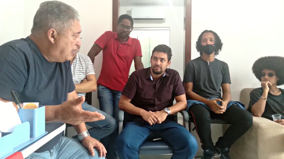 tauafernandess's tweet photo. Manhã produtiva com o @deprosemberg e a juventude itabunense! 
Um mandato que carrega muita experiência, mas sempre aberto a ouvir os anseios da juventude.
#EquipeTaua

#Rosemberg #TauaFernandes #FazOT #JeronimoGovernador #Lula https://t.co/5LraJEnq7c