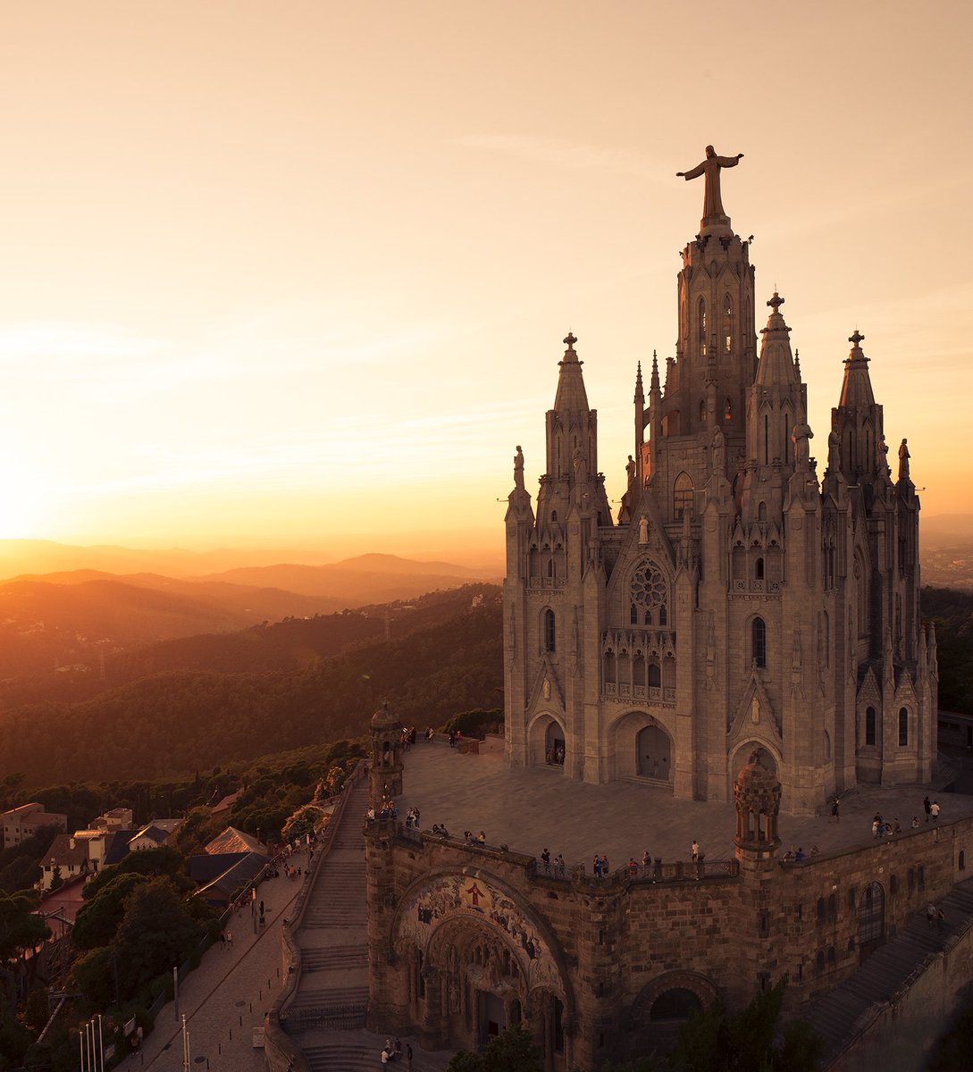 secondstphoto's tweet photo. @TheSneakyLens Sunset at Temple Expiatori del Sagrat Cor, Barcelona. https://t.co/nkBtOmuuWm