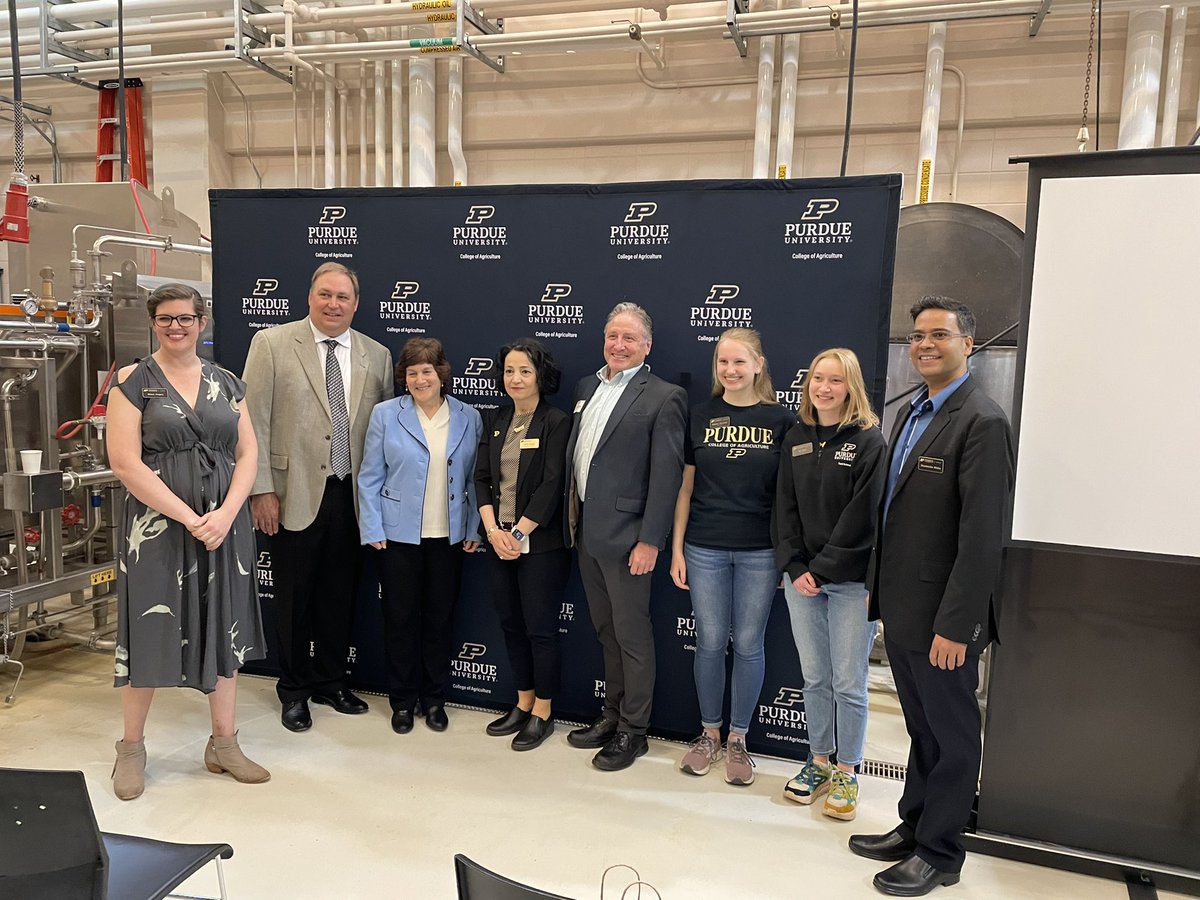 PurdueAgDean's tweet photo. Today we celebrated the launch of FEMI in the @PurdueFoodSci pilot plant but our students, faculty &amp; staff have already been working with food companies &amp; delivering results through this new institute. #GiantLeaps 

https://t.co/2fNZMVI1VO https://t.co/2D0aDVkK0G