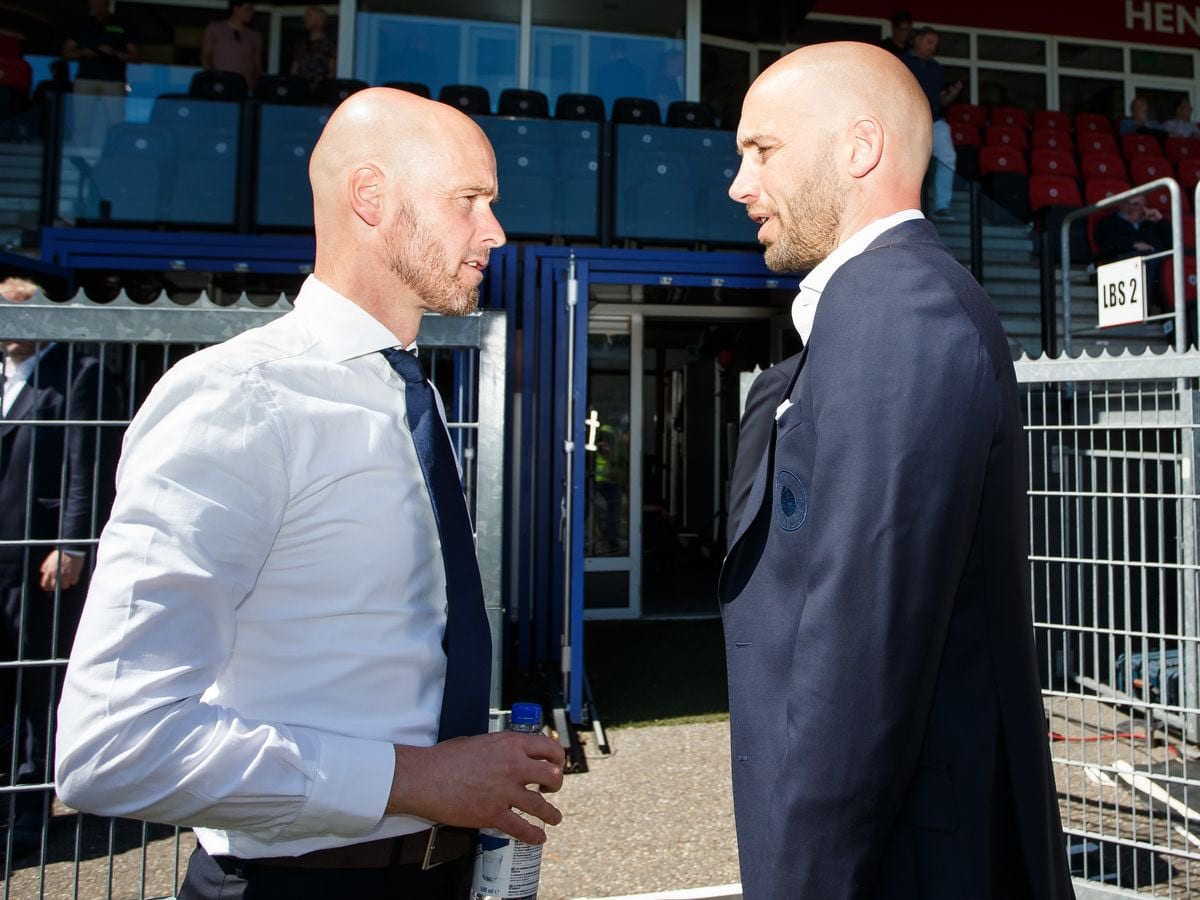 indoredarmy_bgr's tweet photo. van der Gaag setuju untuk bergabung dengan Erik ten Hag sebagai stafnya di ManUnited.
Rincian kontrak masih didiskusikan, sementara Steve McClaren melakukan percakapan langsung dengan ten Hag tentang soal perannya nanti.

[Fabrizio Romano]
#MUFC #IndoRedArmy #IndoRedArmyBogor https://t.co/EONpNVBqft