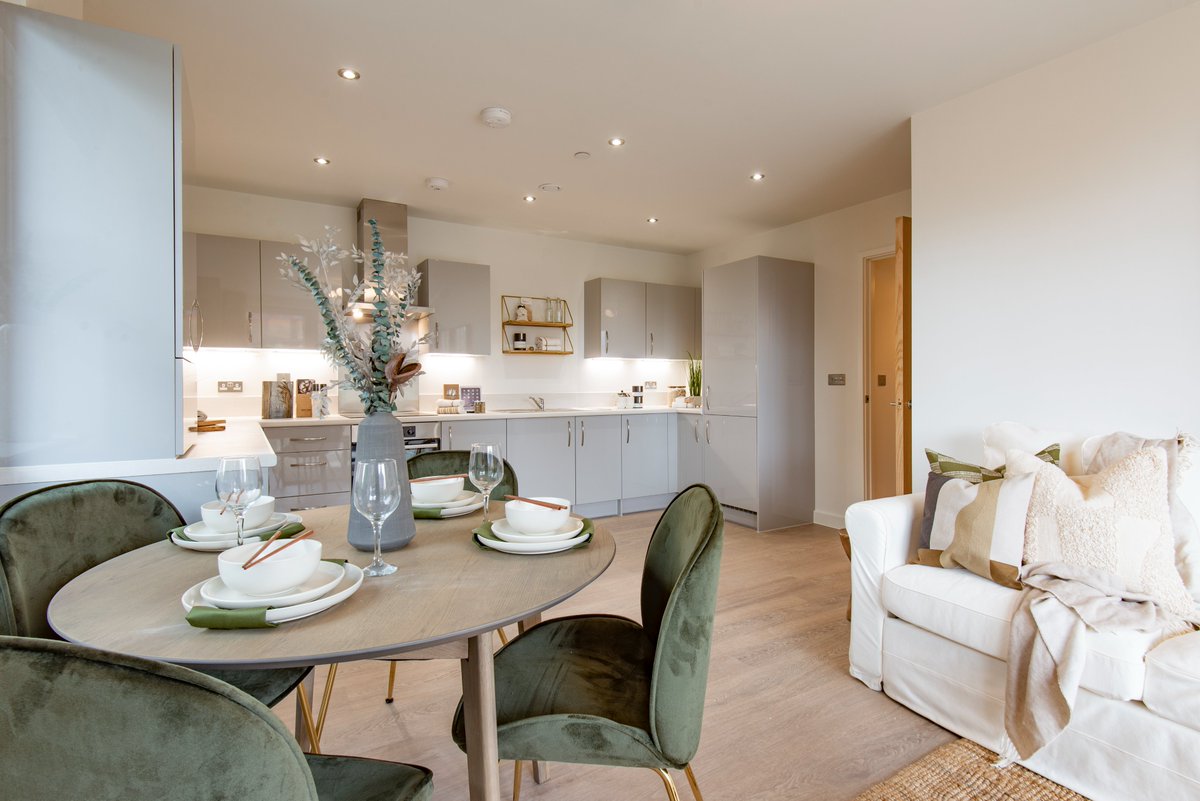 red_loft's tweet photo. An exciting end of the week as Madiha has been at Informer House, #Teddington as the first completions have taken place today. We have been working for @RHP_UK to market &amp; sell these homes through #SharedOwnership &amp; all homes were reserved off-plan.  #RedLoft #firsttimehomebuyer https://t.co/HC1nnsRyHo