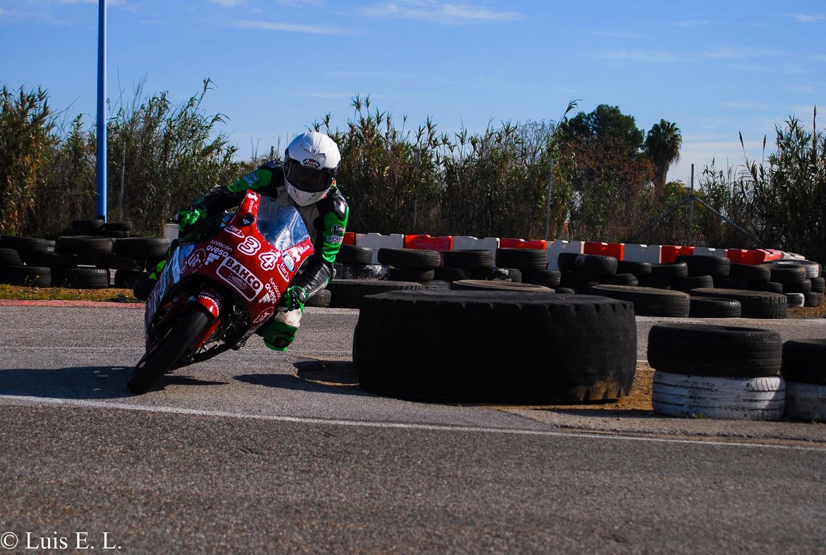 eusracing's tweet photo. #powerusr⚡#universidadsevilla #electricpower #teamwork #electricmotor
Vaya locura es poder disfrutar y ver esta maravilla de moto eléctrica circular pilotado por @juanfranoliva25 🏍️💨🔝
📷 @Luis17esp https://t.co/hdAV2yHP5r