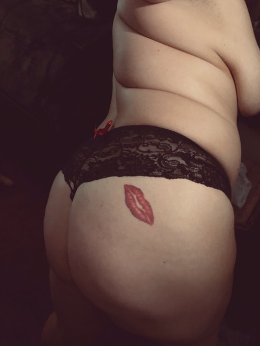 I like to wear crotch-less thongs on freaky Fridays so my pussy stays ready for a good rub. You want