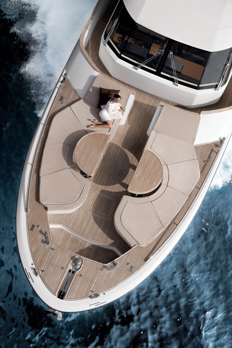 Why spend your vacation at only one destination, when you can spend it at many more?!

A luxury yacht charter offers you a chance to explore a new destination each day! ☀️💦🌊

#yachtcharter #adventure #comfort #charter #watertoys #fun #experience #cruise #vacation