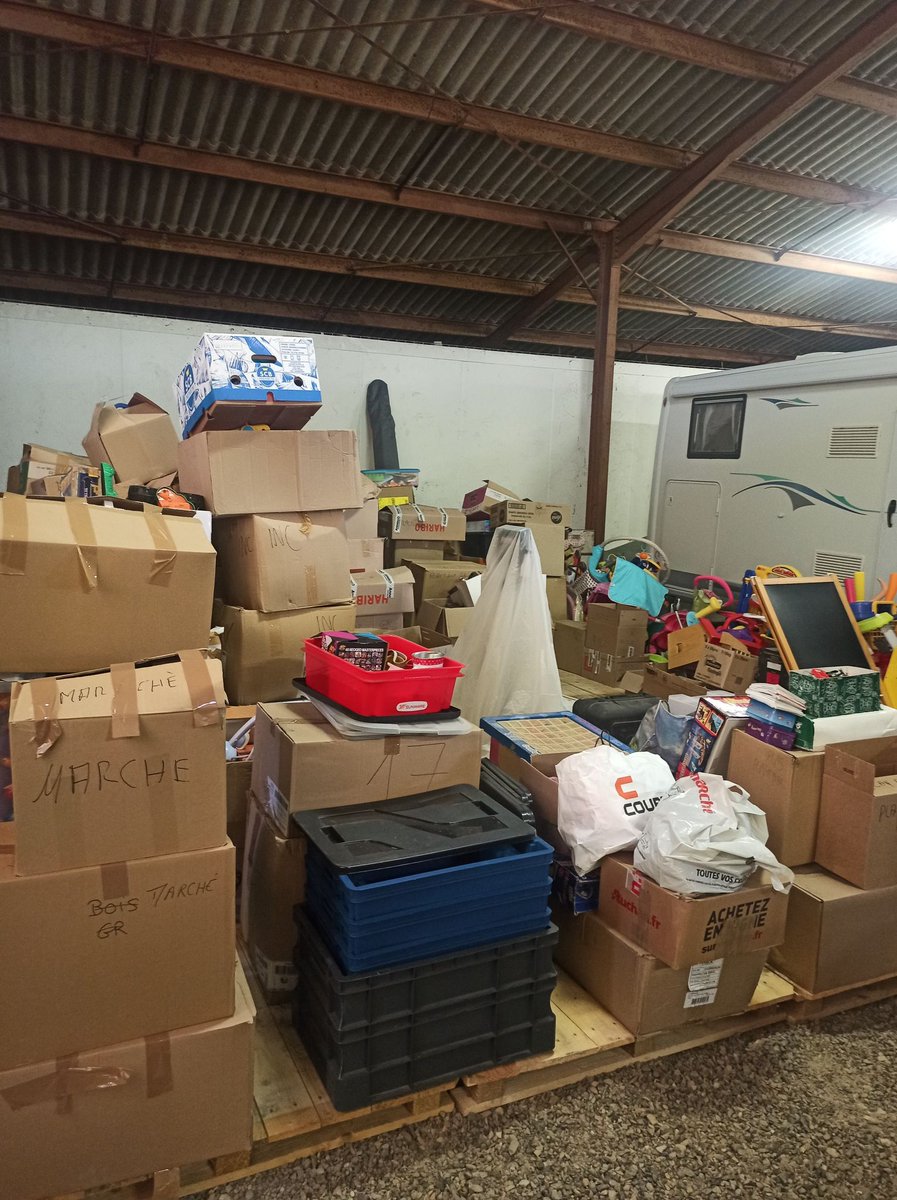 Decoset31's tweet photo. [#ÉCHANGES] Decoset a rendu visite à #LutinVert, association spécialisée dans le #réemploi des jouets et qui récupère les objets déposés dans les zones réemploi de nos déchèteries, afin de leur donner une seconde vie. 🎲♻️

➡️ + de 350 kg de jouets collectés depuis début 2022 ! https://t.co/8gbNqJVbFS