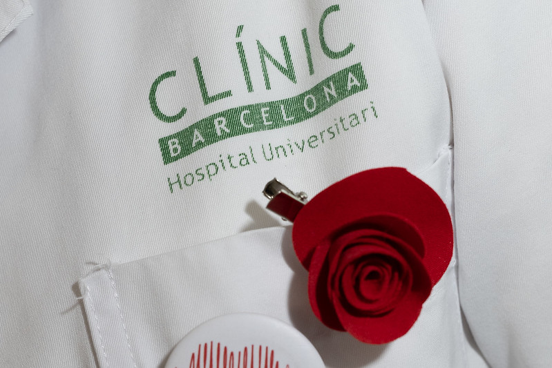 hospitalclinic's tweet photo. Avui s’ha començat a celebrar #SantJordi2022 al #CLÍNIC amb:

🌹 Acte institucional
🖋️ Concurs de microrelats 
📚 Intercanvi de llibres
👓 Presentació del club de lectura

➕ Info 👉 https://t.co/UoLDPg8aeP 

#SantJordiCLÍNIC https://t.co/bny12c83Tl
