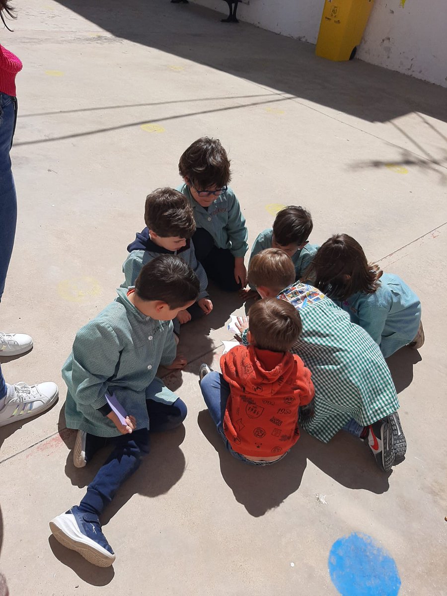 san_calasanz's tweet photo. Hoy nos ha visitado Lidia Pecero, autora fontanesa. Gracias por colaborar en nuestra Semana del Libro👏📚
Además, buscamos pistas de cuentos con los más pequeños 🧩 https://t.co/RTwmnld2Se