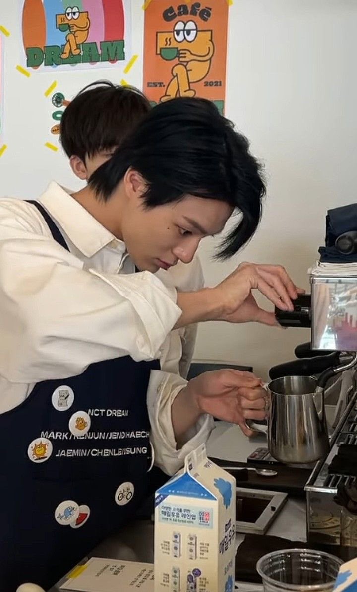 lvyujw's tweet photo. happy birthday, jeno ! 🤍
#HAPPYJENODAY @NCTsmtown_DREAM 
#OurBirthdayBoy_JenoDay 
#제노의_멋진_스물셋_꿈꾸느라_밤새 https://t.co/64vA51aU1q
