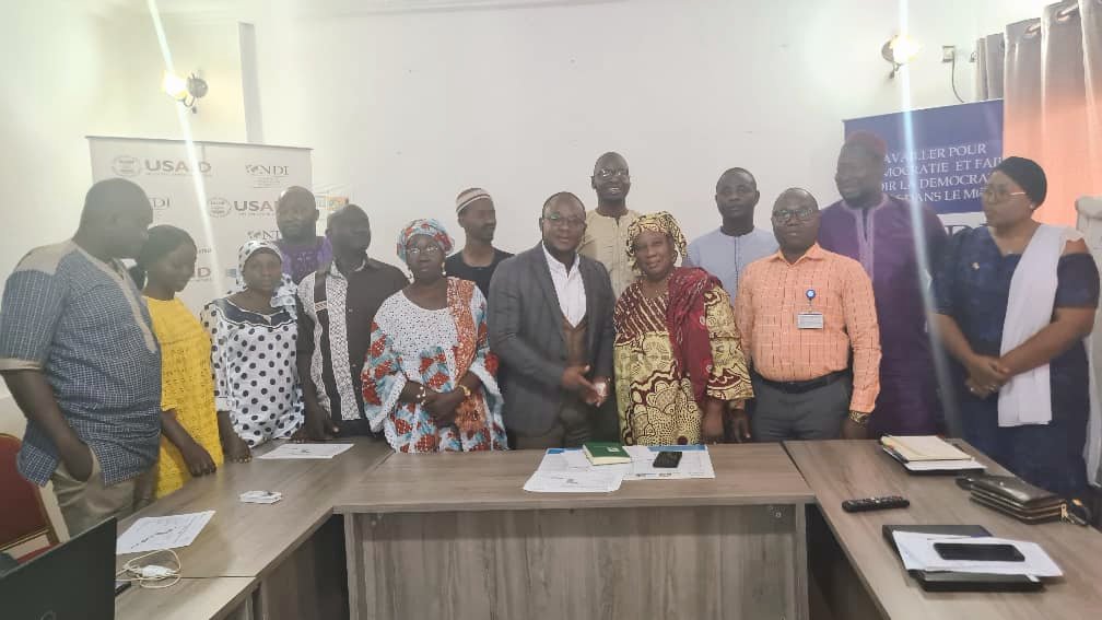CenafodGuinee's tweet photo. Réunion Préparatoire à la participation citoyenne pour une  transition inclusive et réussie en République de Guinée. Le chronogramme a été présenté par le Coordo National de la @COCEG_GN M.Bangaly Camara au Représentant Pays @NDIGuinee M.Paul Amegakpo.
CP: Traoré @LEJEPAD https://t.co/cUn1eegf1W