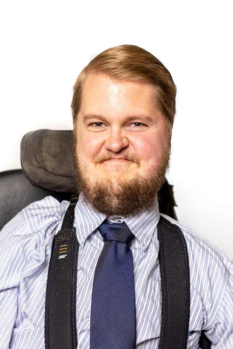 BYUComms's tweet photo. Our first speaker at The School of Communications Convocation will be Daniel Andersen!

#CFACGrad #byucomms https://t.co/rAxBZ4j6fM