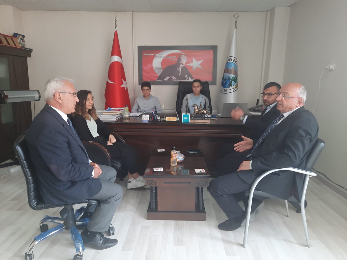 KigYat's tweet photo. 23 Nisan Ulusal Egemenlik ve Çocuk Bayramı nedeniyle çocuklarımızın temsili olarak yönetici koltuğuna oturmaları töreninde İlçe belediye Başkan vekilimiz Sayın Hasan AKÇİÇEK’i makamında ziyaret ettik. Bugün söz geleceğimizin teminatı olan öğrencilerimizde @KigiBelediyesi https://t.co/MLrcUPdtgQ