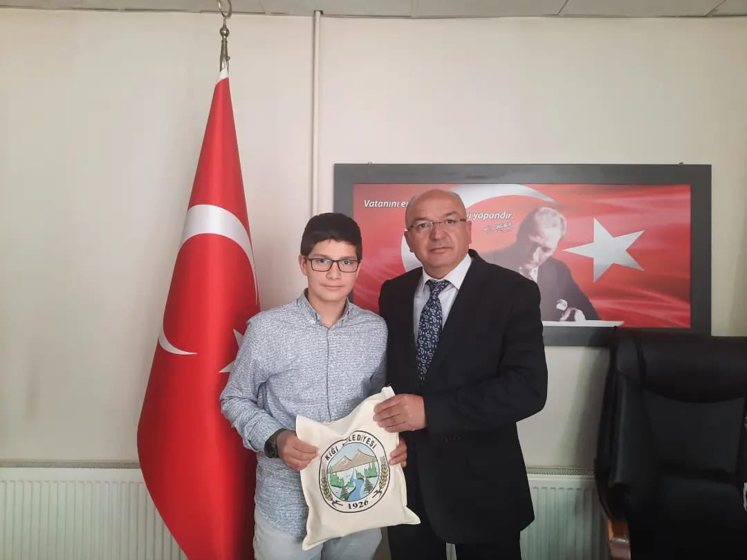 KigYat's tweet photo. 23 Nisan Ulusal Egemenlik ve Çocuk Bayramı nedeniyle çocuklarımızın temsili olarak yönetici koltuğuna oturmaları töreninde İlçe belediye Başkan vekilimiz Sayın Hasan AKÇİÇEK’i makamında ziyaret ettik. Bugün söz geleceğimizin teminatı olan öğrencilerimizde @KigiBelediyesi https://t.co/MLrcUPdtgQ