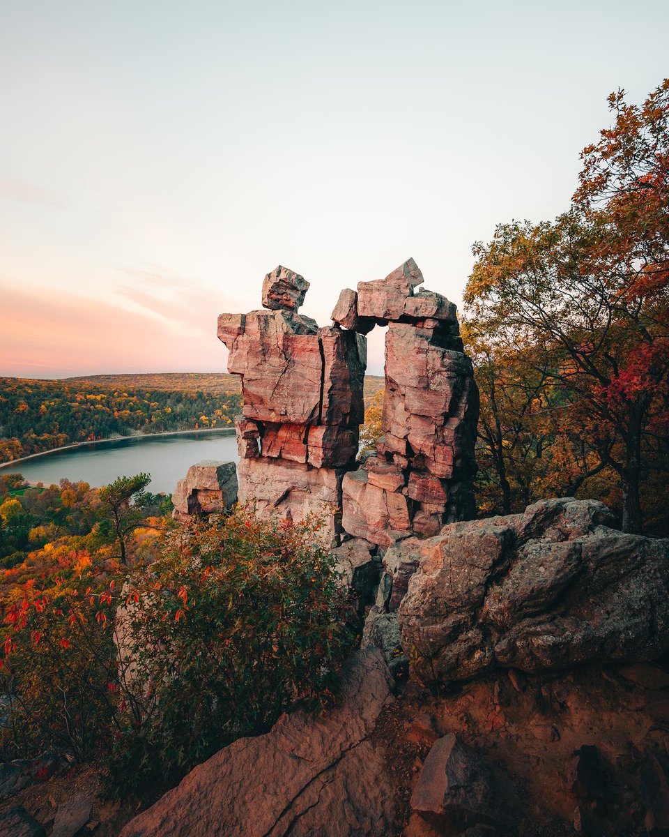 TheSamLi's tweet photo. Happy Earth Day! A perfect time to showcase how beautiful Wisconsin is and a reminder to appreciate and protect the land around us. https://t.co/cIhXJn71wG