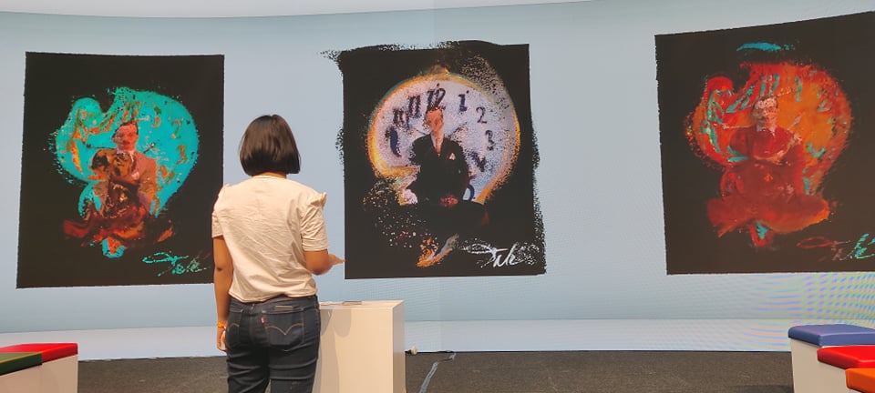 ArtInte's tweet photo. @ArtInte playing with an interactive NFT display at @EFDevconnect. https://t.co/4b4oNK6hYR