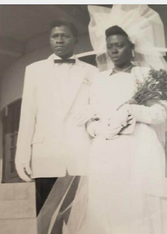 62 ans de mariage après, tu t'en vas ! Bravo pour ton exemple 😭😭😭
Merci à mon papa,  un homme extraordinaire 👌👌