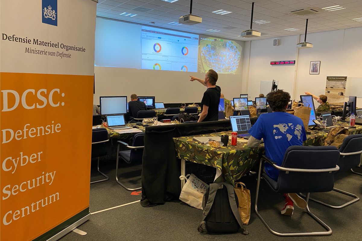 Defensie's tweet photo. Afgelopen week vond Locked Shields plaats, de grootste  internationale cyberoefening van de @NATO. Circa 2000 cyberexperts kregen ruim 8.000 cyberaanvallen vanuit het @ccdcoe te verduren. Namens Defensie deden zo'n 70 mensen mee. #WeAreNATO https://t.co/WidAzM98XX https://t.co/9yX6OJMTlF