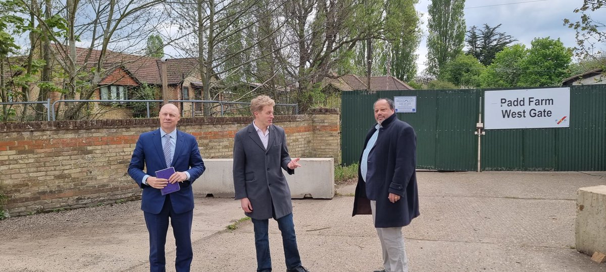 DrBenSpencer's tweet image. Great to join local councillors to speak with residents in Hurst Lane regarding planning and enforcement issues. 

I'll be having further discussions soon with the Housing Minister to discuss strengthening protections in the Green Belt and how we #stoproguedevelopment