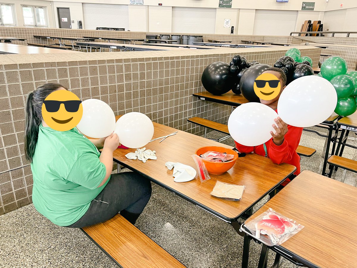 mayde4adulting's tweet photo. We had a blast helping decorate for the #top10grad party! Thanks for letting us help out @ChadAOnhaizer. #maydeforthis #rpnd #futurepartyplanners https://t.co/AmDMeguXxS