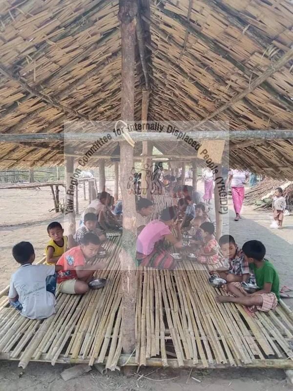 PaingMinLwin2's tweet photo. Over 10,000 refugees from Yaw region where over 500 residential properties were burnt down, were in their desperate plight due to frequent launching of offensives by SAC troops. They now require basic needs. #2022Apr22Coup #WhatsHappeningInMyanmar https://t.co/1V1kMDkJF0